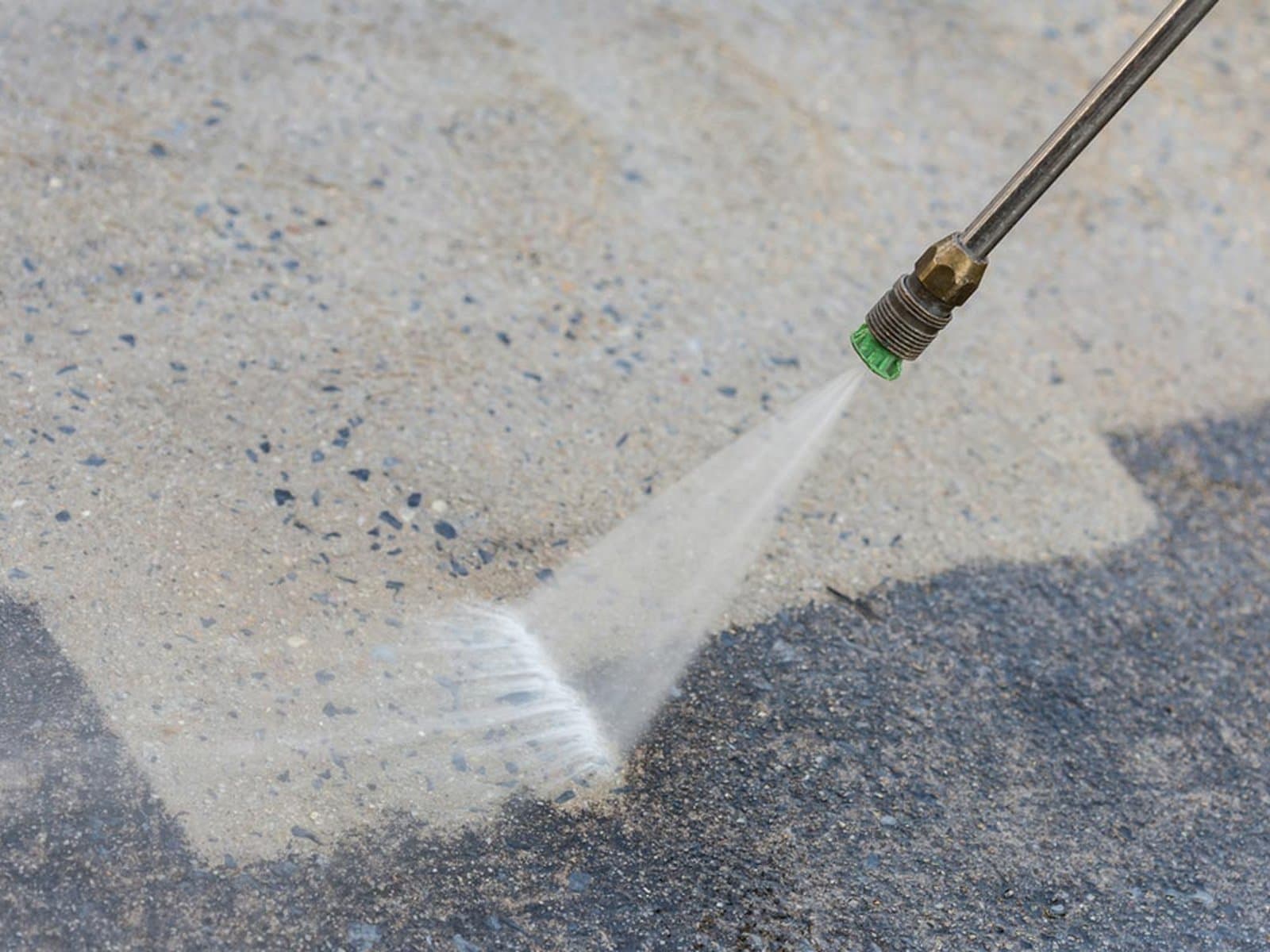 High pressure concrete cleaning for driveways
